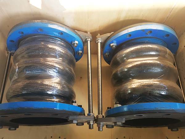 2 multi-sphere rubber expansion joints with control rods in wooden crate